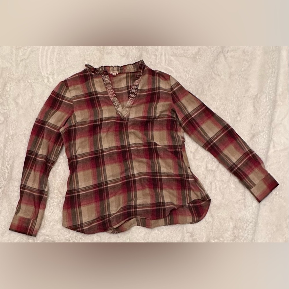 Cute Reba brand plaid shirt, never been worn, and size small.